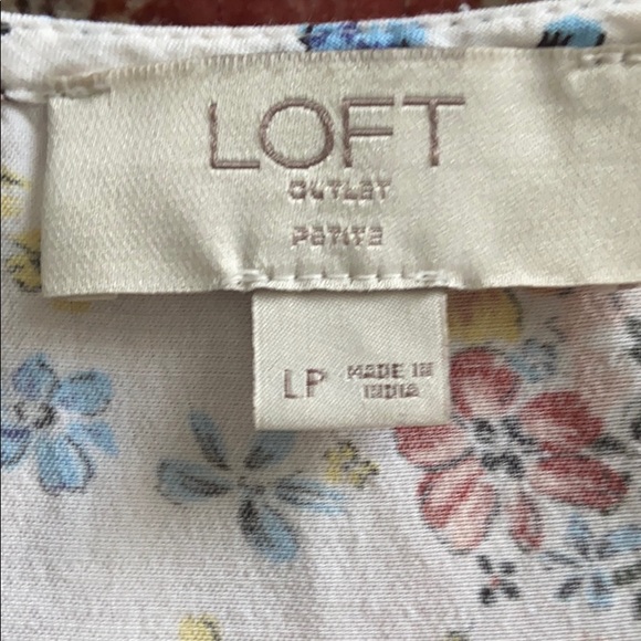 Loft Floral Ruffle-Sleeve Blouse w/Tie-Neck LP - Picture 4 of 5